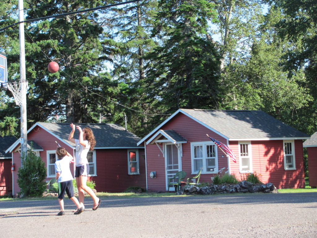 Isle Royale National Park: Basketball Bella Vista Hotel, Copper Harbor